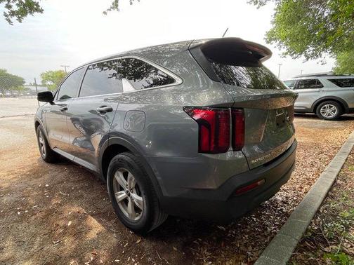 Everlasting Silver 2023 Kia Sorento LX