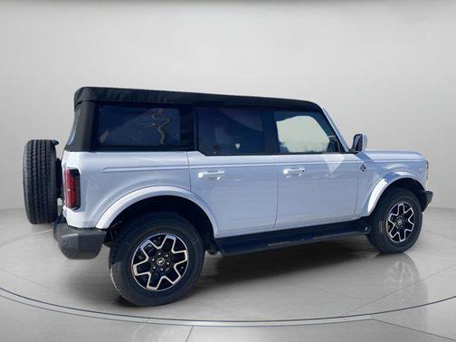OXFORD WHITE 2025 Ford Bronco Outer Banks