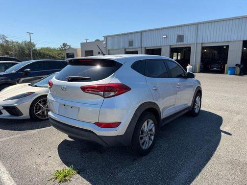 Molten Silver 2018 Hyundai TUCSON SE