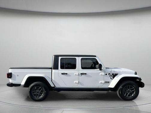 2024 Jeep Gladiator Sport