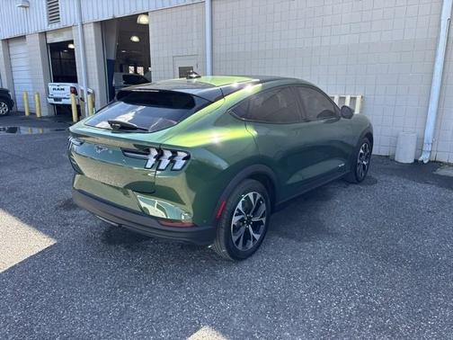2024 Ford Mustang Mach-E SELECT