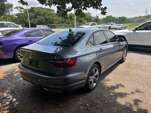 Platinum Gray Metallic 2021 Volkswagen Jetta 1.4T R-Line