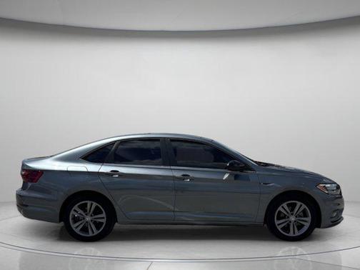 Platinum Gray Metallic 2021 Volkswagen Jetta 1.4T R-Line