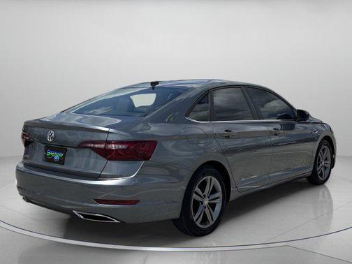 Platinum Gray Metallic 2021 Volkswagen Jetta 1.4T R-Line