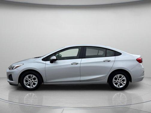 Silver Ice Metallic 2019 Chevrolet Cruze LS