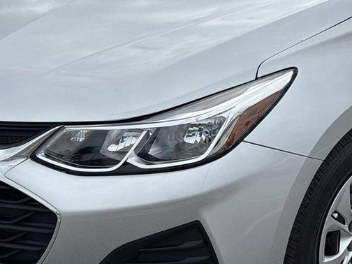 Silver Ice Metallic 2019 Chevrolet Cruze LS