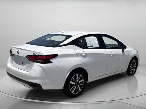 Aspen White Tricoat 2024 Nissan Versa 1.6 SV