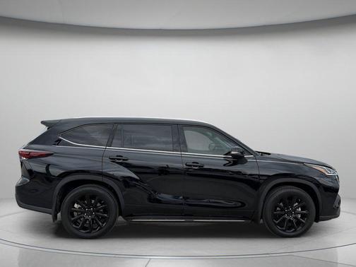 Midnight Black Metallic 2026 Toyota Highlander Limited