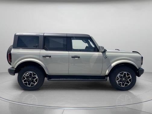 DESERT SAND 2026 Ford Bronco Outer Banks