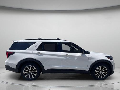 STAR WHITE MET TRI-COAT 2026 Ford Explorer ST-Line
