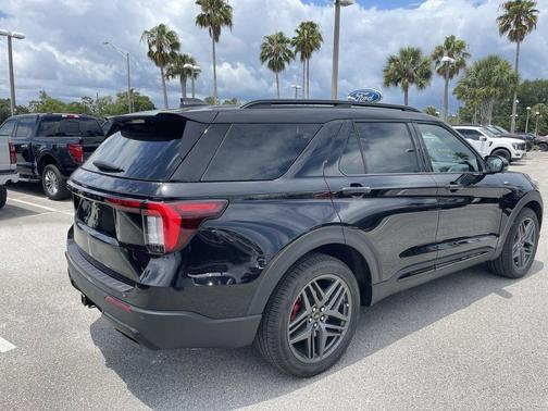 AGATE BLACK METALLIC 2026 Ford Explorer ST-Line