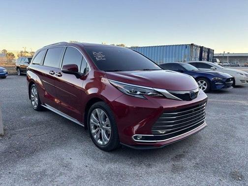 2024 Toyota Sienna Platinum 7 Passenger