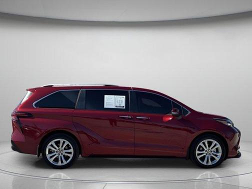 2024 Toyota Sienna Platinum 7 Passenger