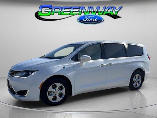 2017 Chrysler Pacifica Hybrid Touring Plus