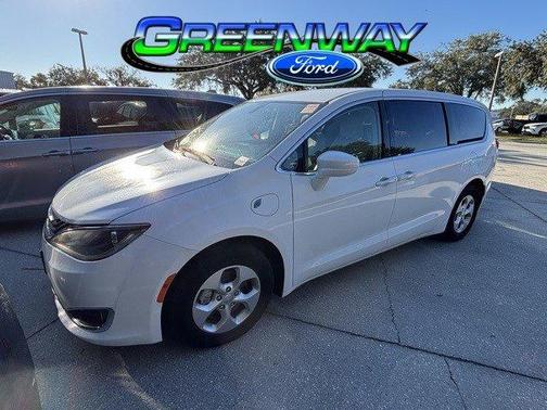 2017 Chrysler Pacifica Hybrid Touring Plus
