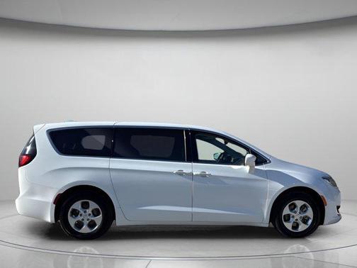 2017 Chrysler Pacifica Hybrid Touring Plus