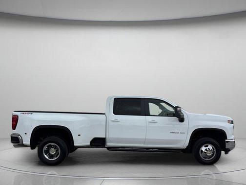 Summit White 2025 Chevrolet Silverado 3500 LT