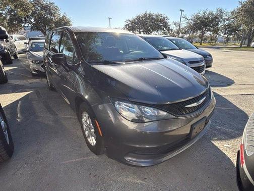2021 Chrysler Voyager LX