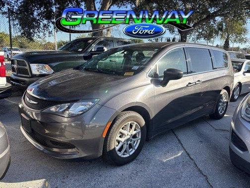 2021 Chrysler Voyager LX