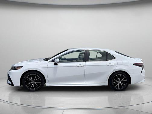 Ice Cap 2024 Toyota Camry SE