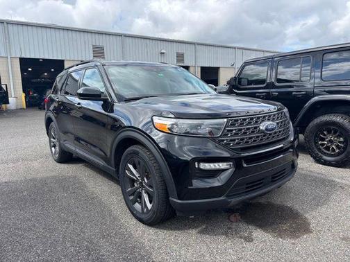 AGATE BLACK METALLIC 2023 Ford Explorer XLT