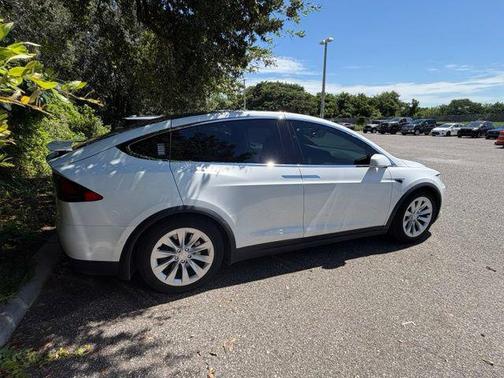 Pearl White Multi-Coat 2018 Tesla Model X 100D