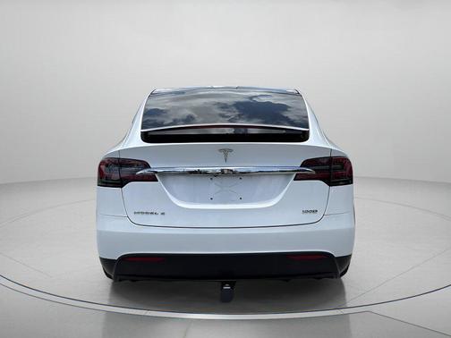Pearl White Multi-Coat 2018 Tesla Model X 100D
