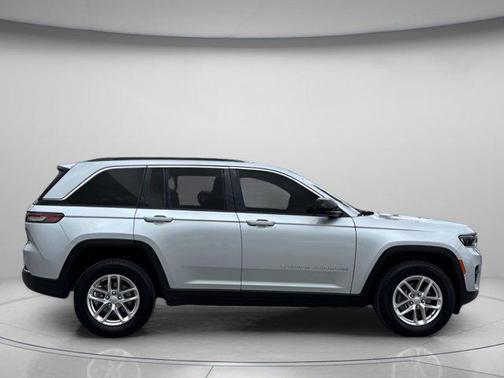 Silver Zynith 2025 Jeep Grand Cherokee Laredo
