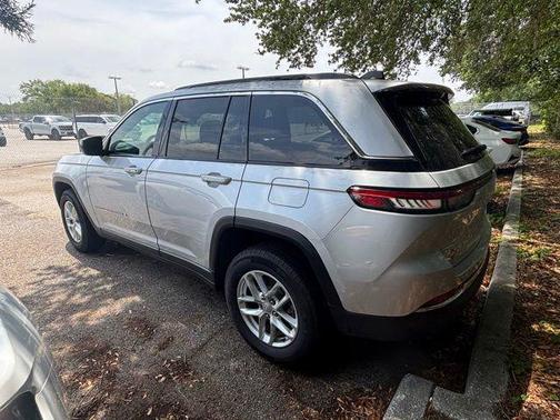 Silver Zynith 2025 Jeep Grand Cherokee Laredo