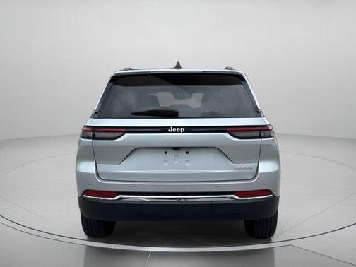 Silver Zynith 2025 Jeep Grand Cherokee Laredo