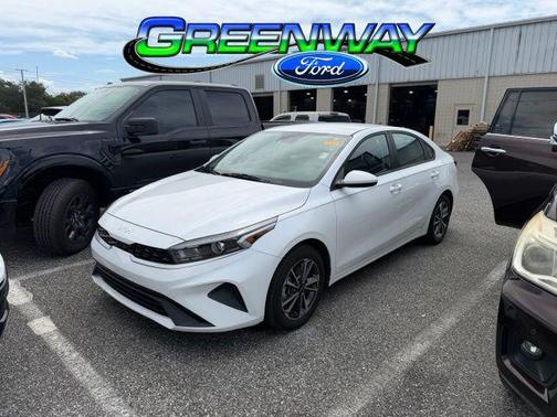 Snow White Pearl 2023 Kia Forte LXS
