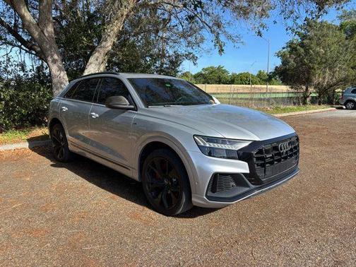 Florett Silver Metallic 2019 Audi Q8 3.0T Premium