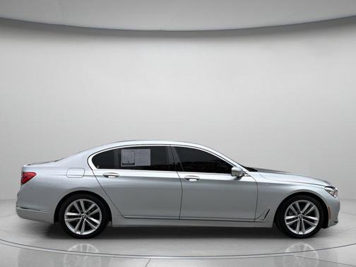 Glacier Silver Metallic 2018 BMW 750 i