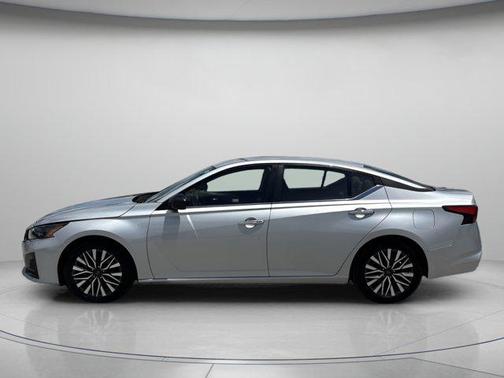 Brilliant Silver Metallic 2024 Nissan Altima 2.5 SV