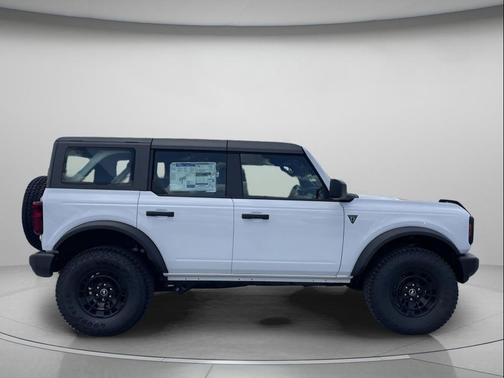 OXFORD WHITE 2026 Ford Bronco Base 4 Door 4x4