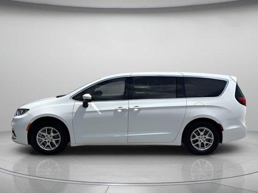 Bright White Clearcoat 2023 Chrysler Pacifica Touring L