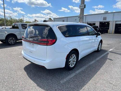Bright White Clearcoat 2023 Chrysler Pacifica Touring L