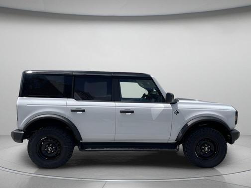 OXFORD WHITE 2026 Ford Bronco Outer Banks
