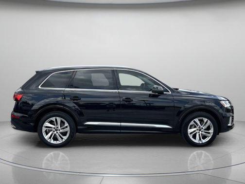 Mythos Black Metallic 2024 Audi Q7 55 Premium Plus