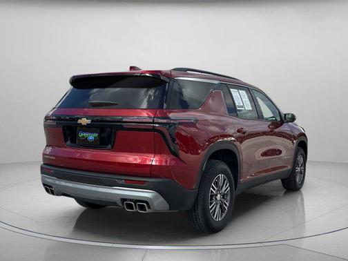 Radiant Red Tintcoat 2025 Chevrolet Traverse LT