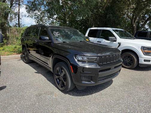 Diamond Black Crystal Pearlcoat 2024 Jeep Grand Cherokee L Altitude