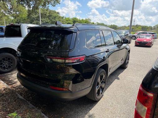 Diamond Black Crystal Pearlcoat 2024 Jeep Grand Cherokee L Altitude