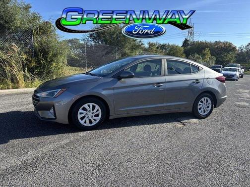 2019 Hyundai ELANTRA SE