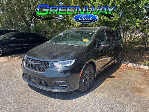 Diamond Black Crystal Pearlcoat 2026 Chrysler Pacifica Limited