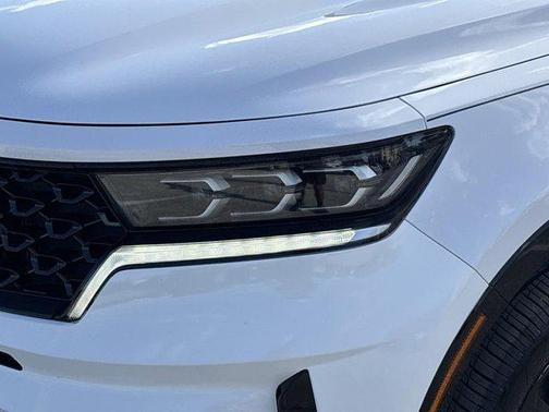Glacial White Pearl 2023 Kia Sorento SX