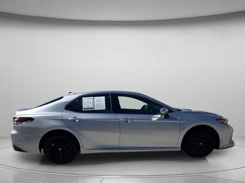 2022 Toyota Camry Hybrid LE