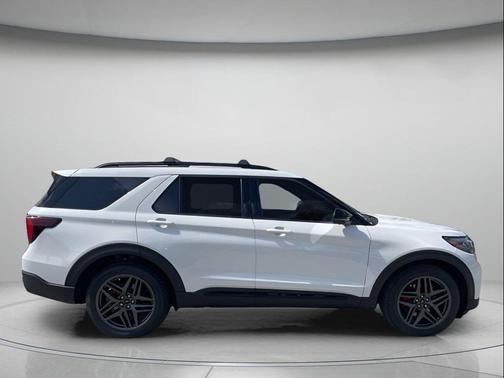 Star White Metallic Tri-Coat 2026 Ford Explorer ST