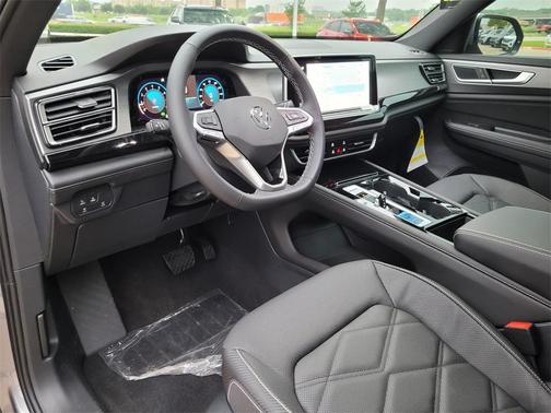 2025 Volkswagen Atlas Cross Sport 2.0T SE w/Technology