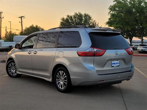 2020 Toyota Sienna XLE
