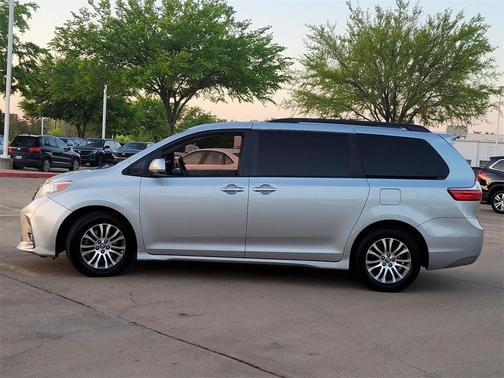 2020 Toyota Sienna XLE